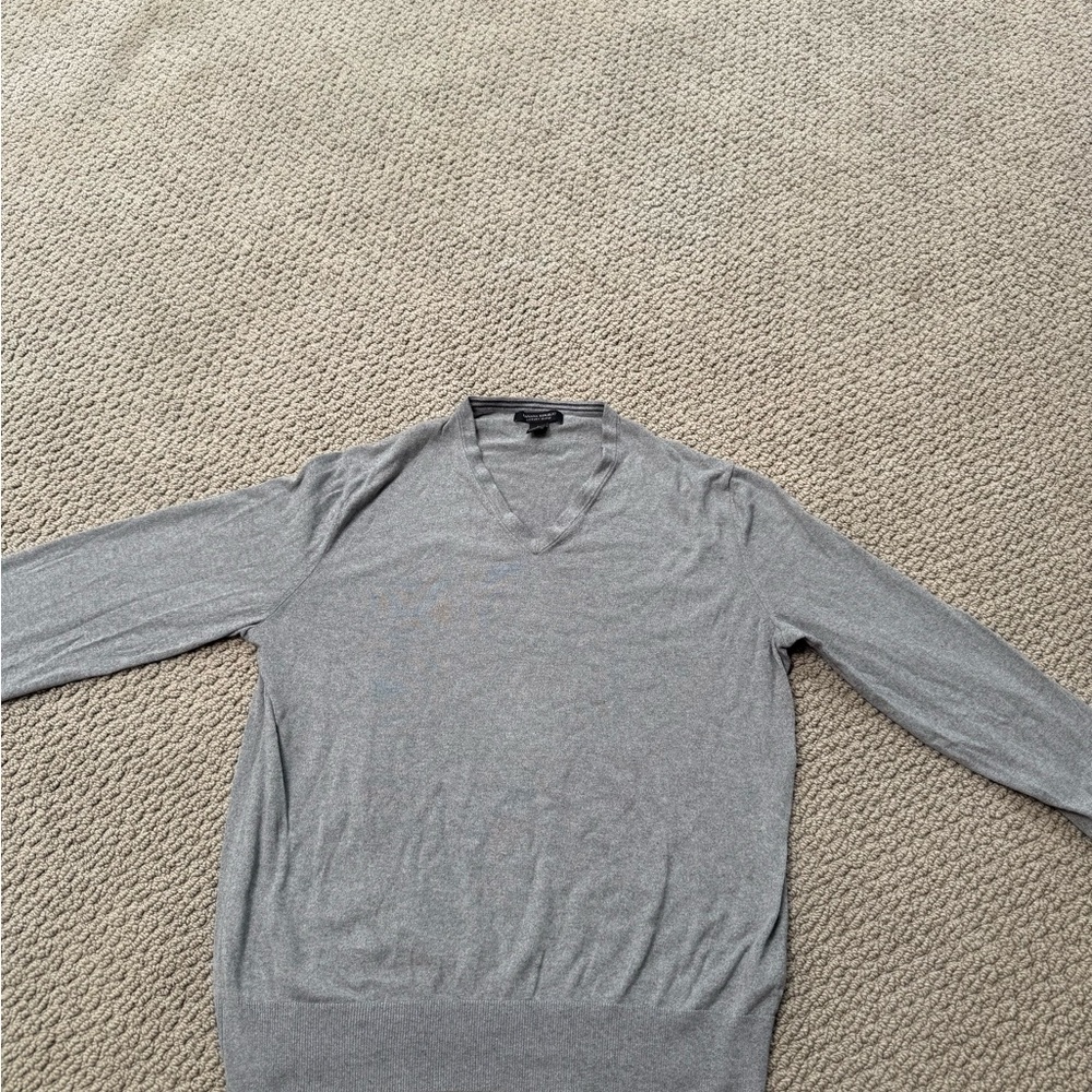 Banana Republic Men's Light Gray V-Neck Sweater